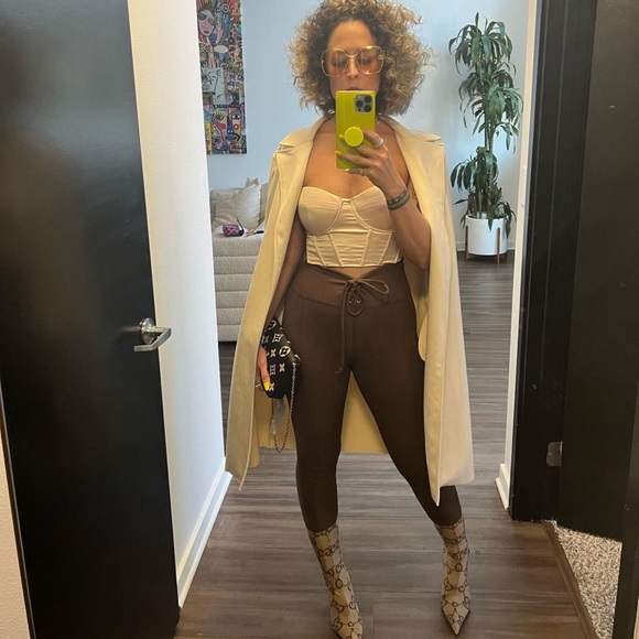 Meet your Posher, Sunny - Picture 7 of 17